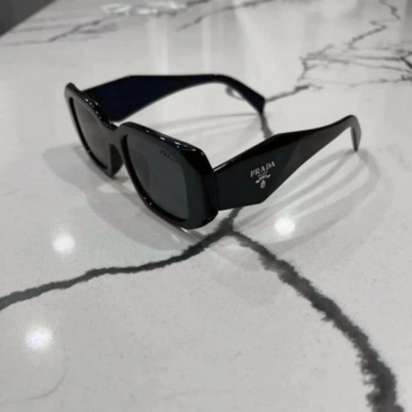 Prada black women's sunglasses - Picture 1 of 5